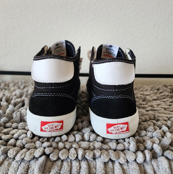 Vans Black and White Women's Sneakers - Picture 7 of 12